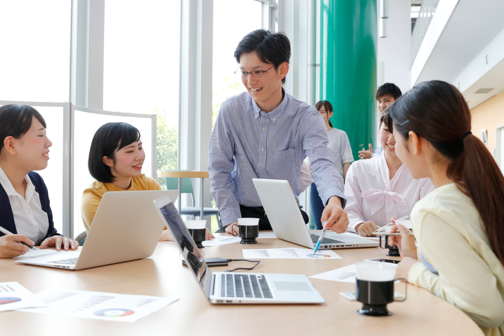 マーケティング担当者