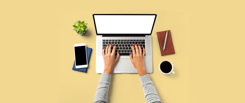 パソコンをしている人たち