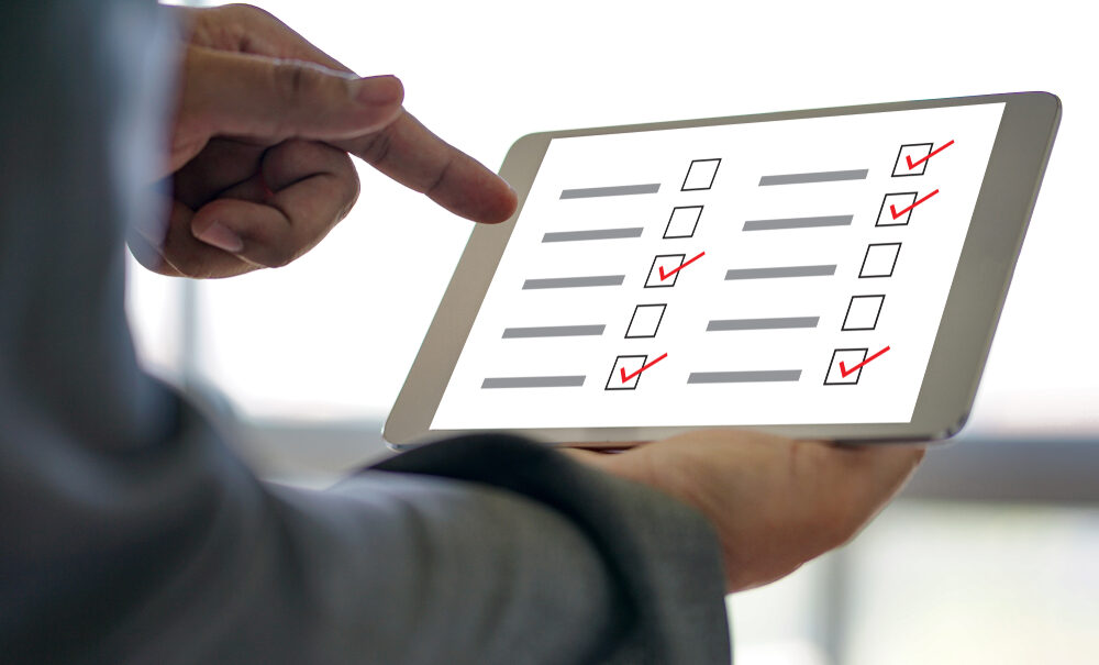 チェックリストを持っている人